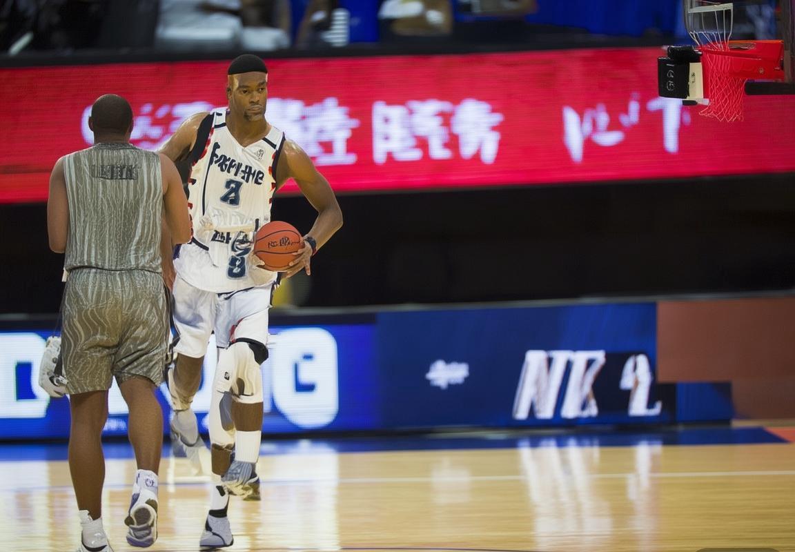 2000年NBA森林狼VS马刺经典对决：加内特邓肯巅峰之战(图2)